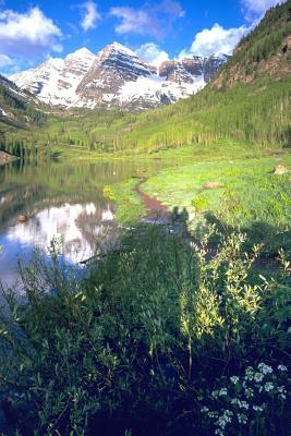 Read View of Maroon Bells Rocky Mountain Peaks in Early Autumn Colorado Journal: 150 Page Lined Notebook/Diary -  | ePub
